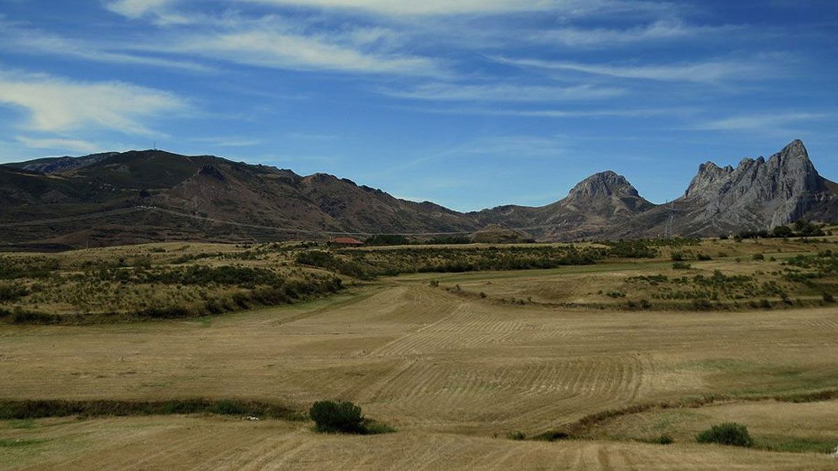 Vista general de uno paraje del Valle de Arbas, en el término municipal de Villamanín. | M. González