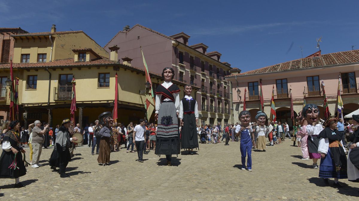 Fiesta en la Plaza del Grano para celebrar el final de sus obras. | MAURICIO PEÑA