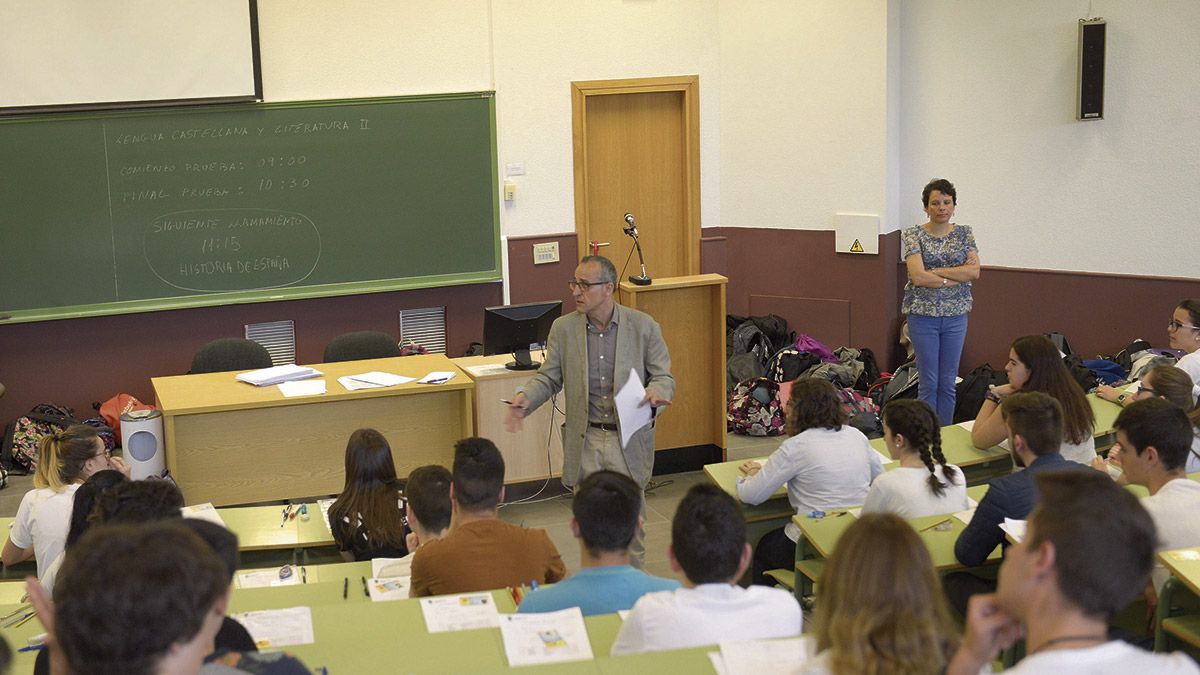 Los alumnos leoneses son de los más afectados por la desigualdad. | M.  PEÑA