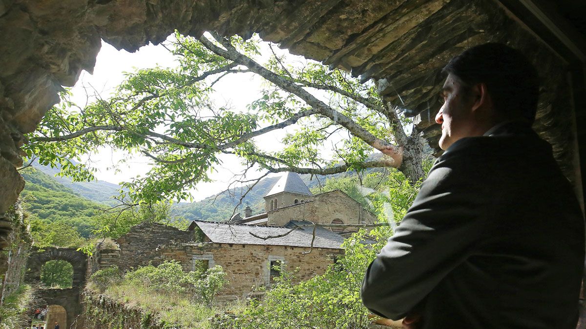 El consejero de Fomento en una de sus visitas al Valle del Silencio. | ICAL