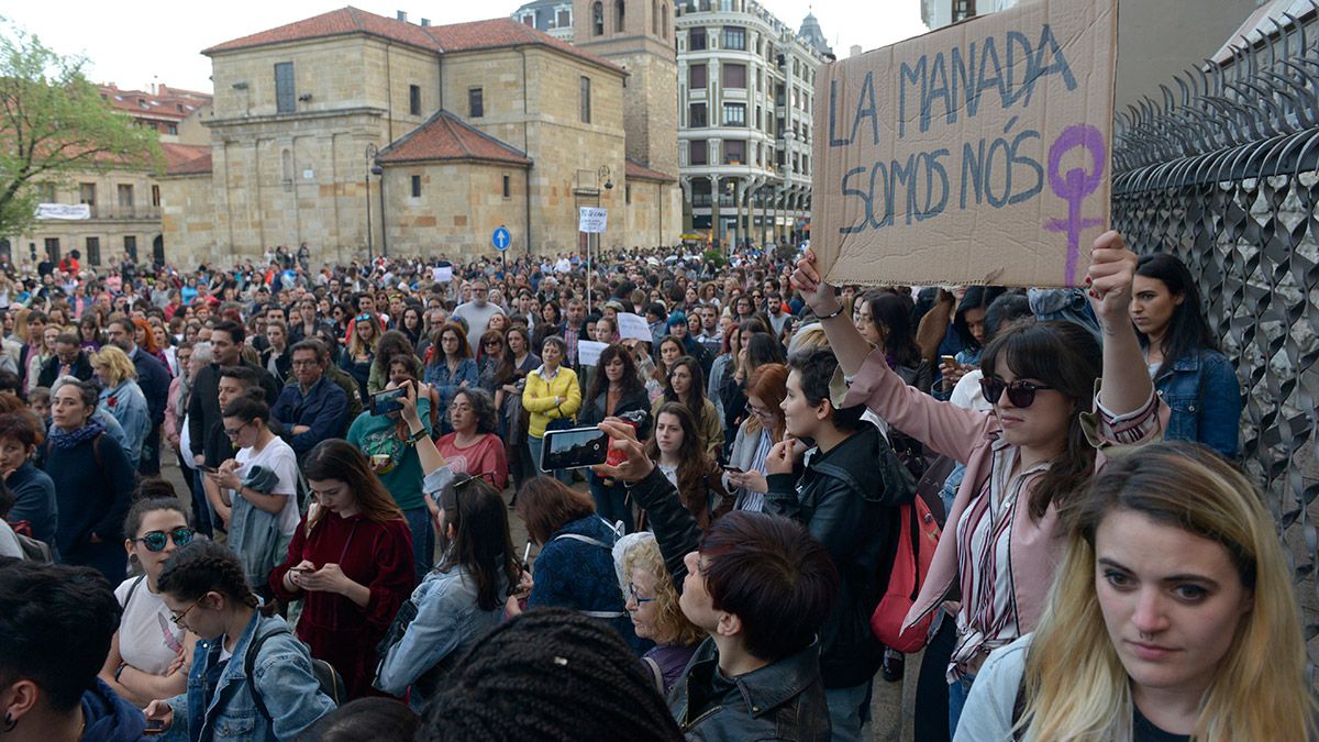 Imagen de archivo de la primera concentración contra la sentencia de La Manada en León. | MAURICIO PEÑA