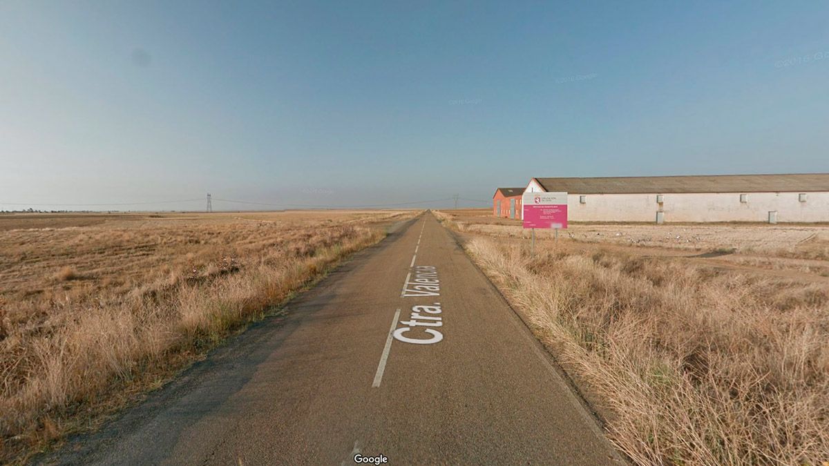 Imagen de la carretera provincial de Santas Martas a San Román de los Oteros. | GOOGLE Imagen de la carretera provincial de Santas Martas a San Román de los Oteros. | GOOGLE