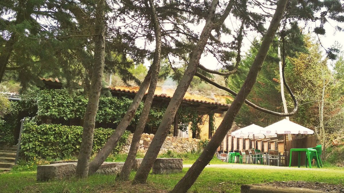 La Taberna Los Pinos es un remanso de paz en La Candamia.