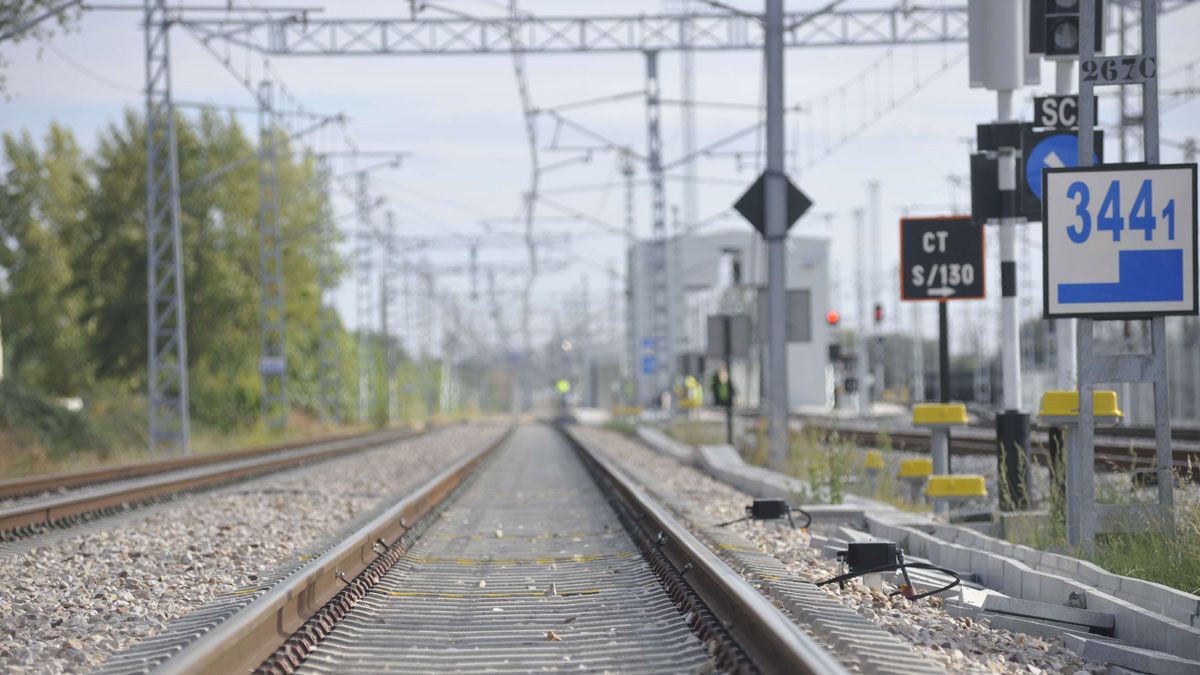 Transervi presta servicios a Renfe en los talleres de remolcado. | DANIEL MARTÍN
