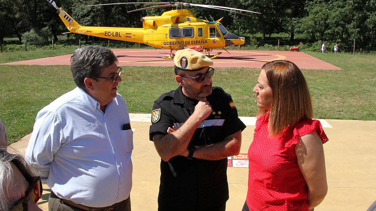 a delegada del Gobierno en Castilla y León, Virginia Barcones Sanz, acompañada por el subdirector de Silvicultura y Montes de la Dirección General de Desarrollo Rural y Política Forestal, José Manuel Jaquotot y el teniente coronel Álvaro Díaz. | ICAL