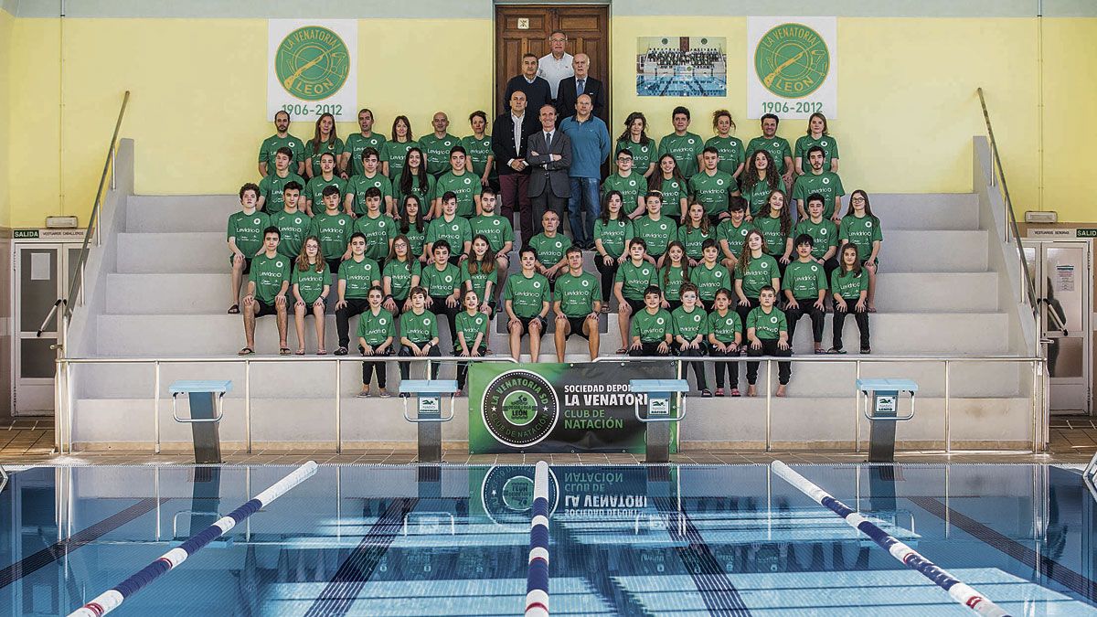 Foto de familia del equipo de natación de La Venatoria para la presente temporada. | L.N.C.