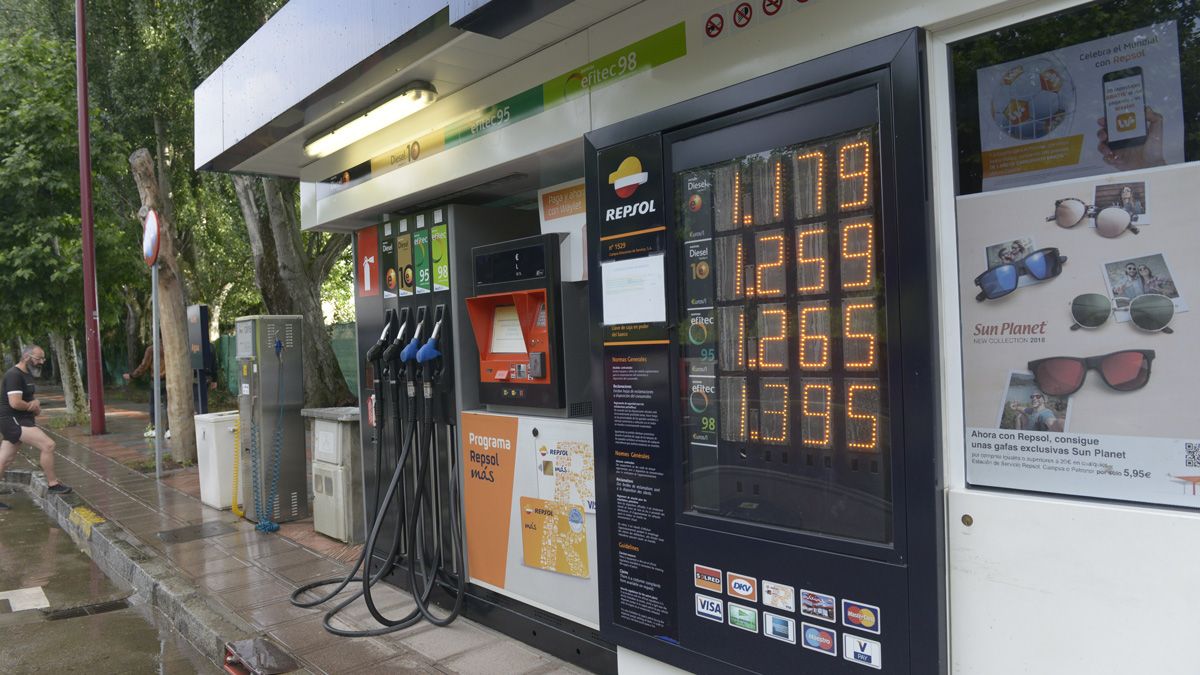 La diferencia de precios dentro de la propia provincia es de hasta 15 céntimos. | MAURICIO PEÑA