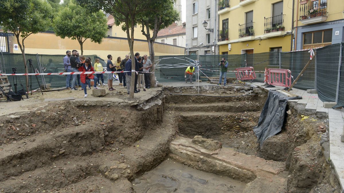 Restos de la Legio VII han salido a la luz en la plaza de San Pelayo. | MAURICIO PEÑA