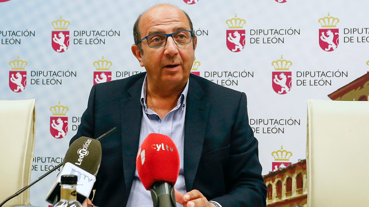 Francisco Castañón, vicepresidente de la Diputación de León, este lunes durante la rueda de prensa. | ICAL