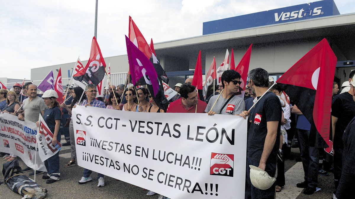 La plantilla inició las movilizaciones la pasada semana y el jueves se concentrarán ante la Junta. | MAURICIO PEÑA