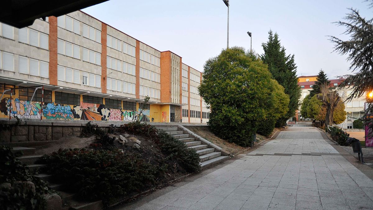 Los estudiantes que no hayan superado las asignaturas de Lengua o Matemáticas pueden acudir a las clases. |D. MARTÍN Los estudiantes que no hayan superado las asignaturas de Lengua o Matemáticas pueden acudir a las clases. |D. MARTÍN