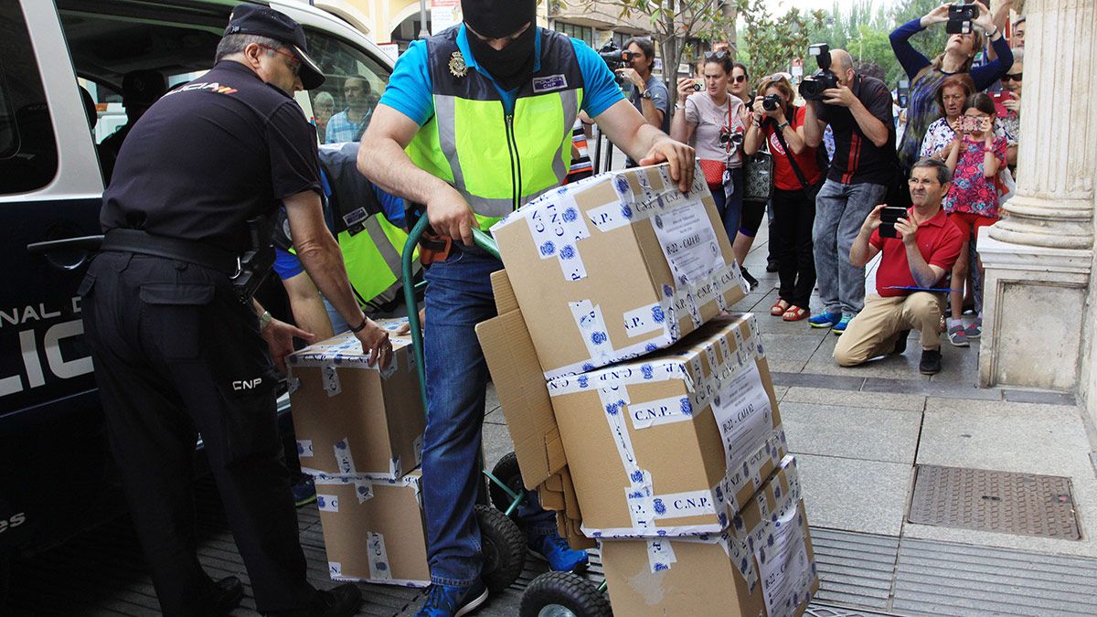 La Udef realizando registros este martes. | ICAL