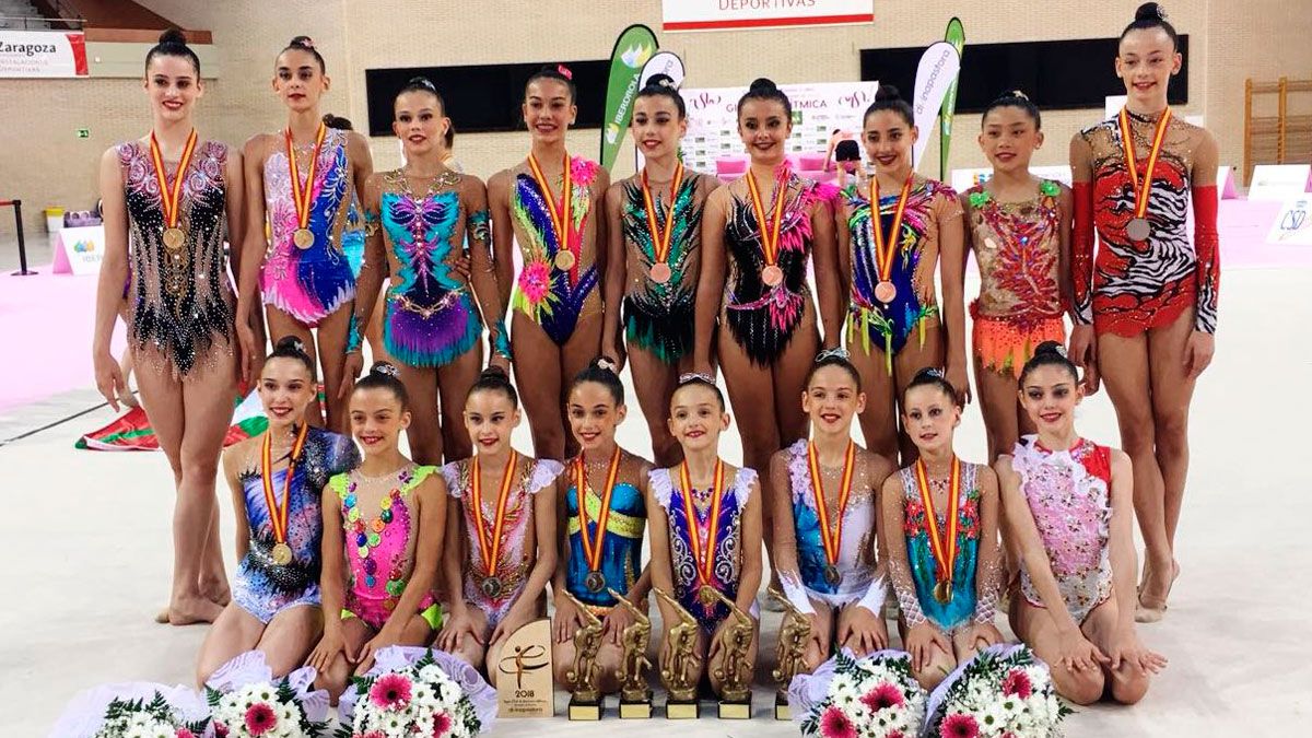 Las gimnastas del Club Ritmo felices con las medallas obtenidas. | L.N.C.