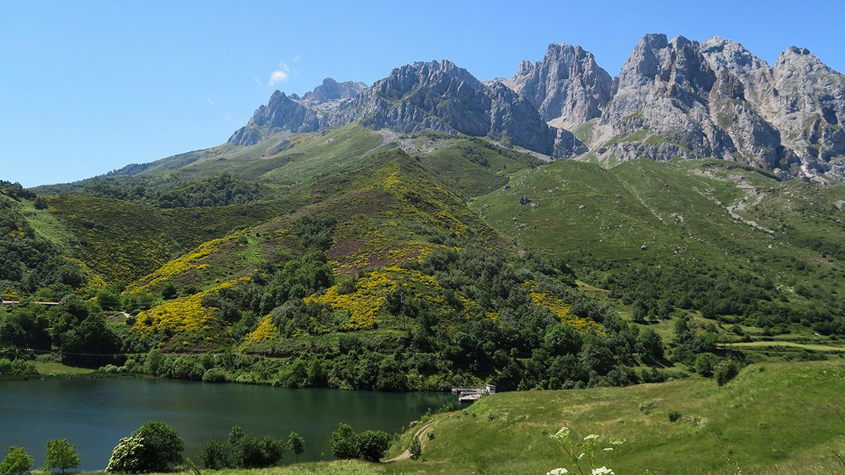 Embalse de Posada de Valdeón en Picos de Europa, León. | EDUARDO MARGARETO/ ICAL