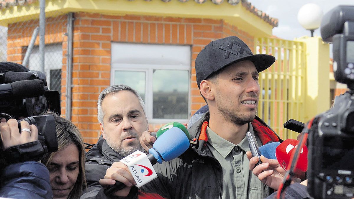 El ex jugador de la Arandina, Víctor Ramos, a su salida de prisión. | ICAL El ex jugador de la Arandina, Víctor Ramos, a su salida de prisión. | ICAL