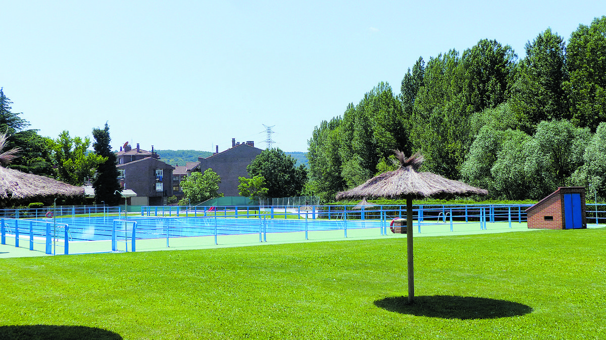 Las piscinas municipales de La Robla están perfectamente acondicionadas para disfrutar de este verano.|L.N.C
