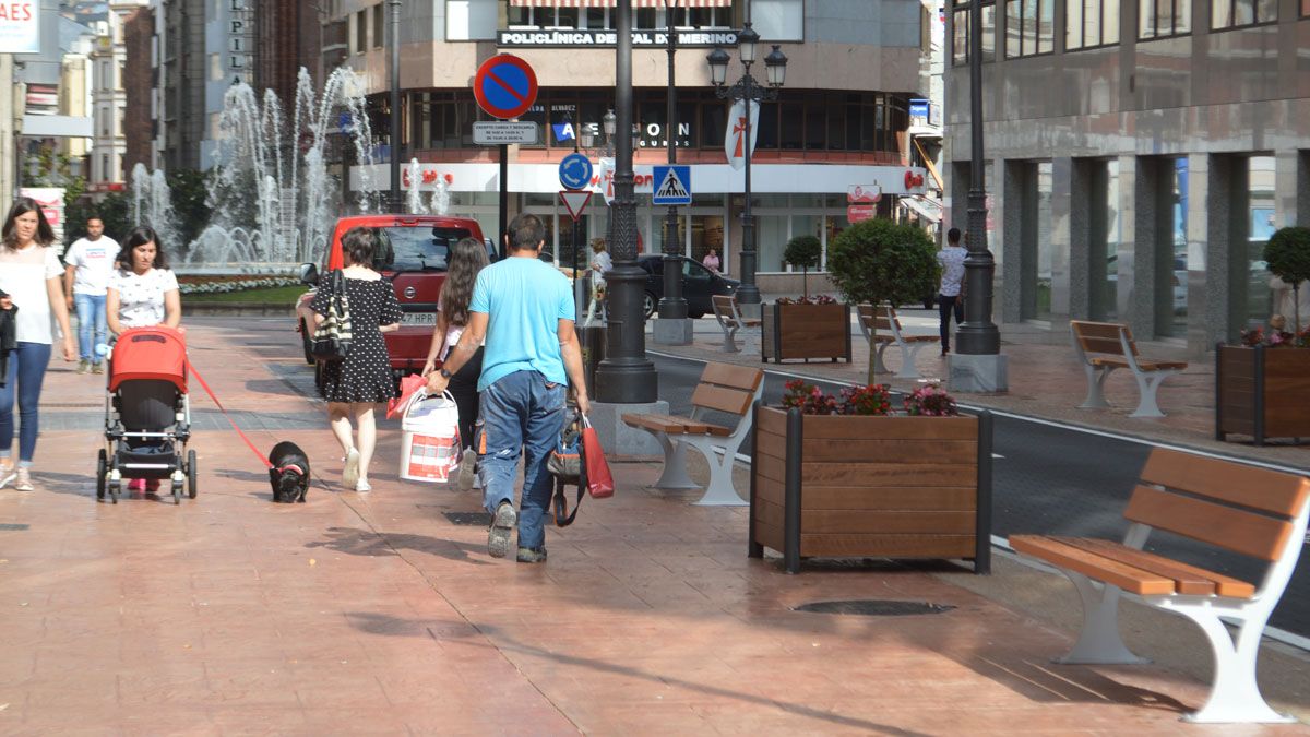Imagen de la calle Camino de Santiago, remodelada recientemente. | A.C.