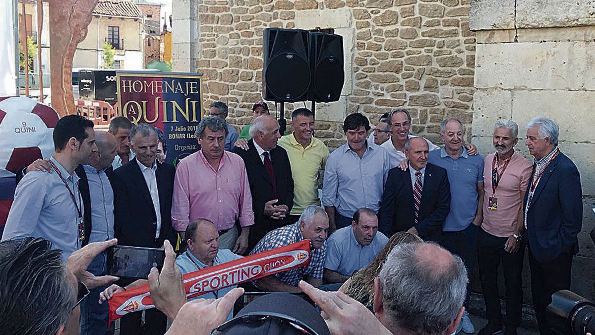 Varios históricos se dieron cita para participar en el homenaje. | PBMOSTOLES2053 Varios históricos se dieron cita para participar en el homenaje. | PBMOSTOLES2053