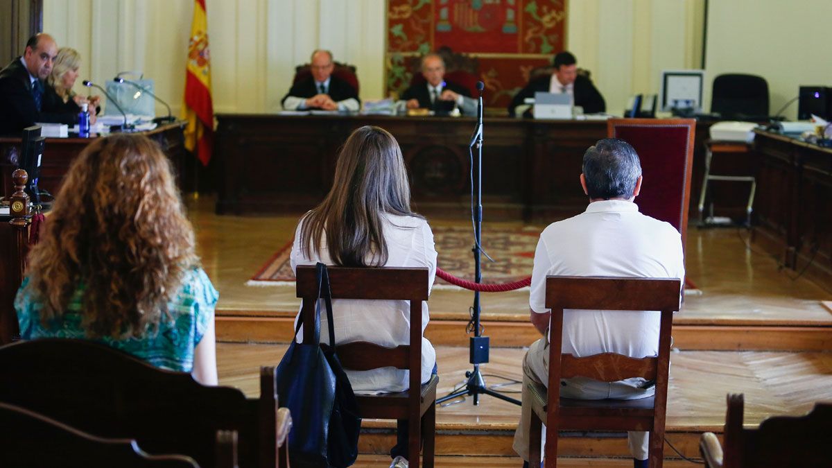La Audiencia Provincial de León acoge el juicio oral contra Adolfo Canedo, ex alcalde de Cacabelos. | CARLOS S. CAMPILLO (ICAL)