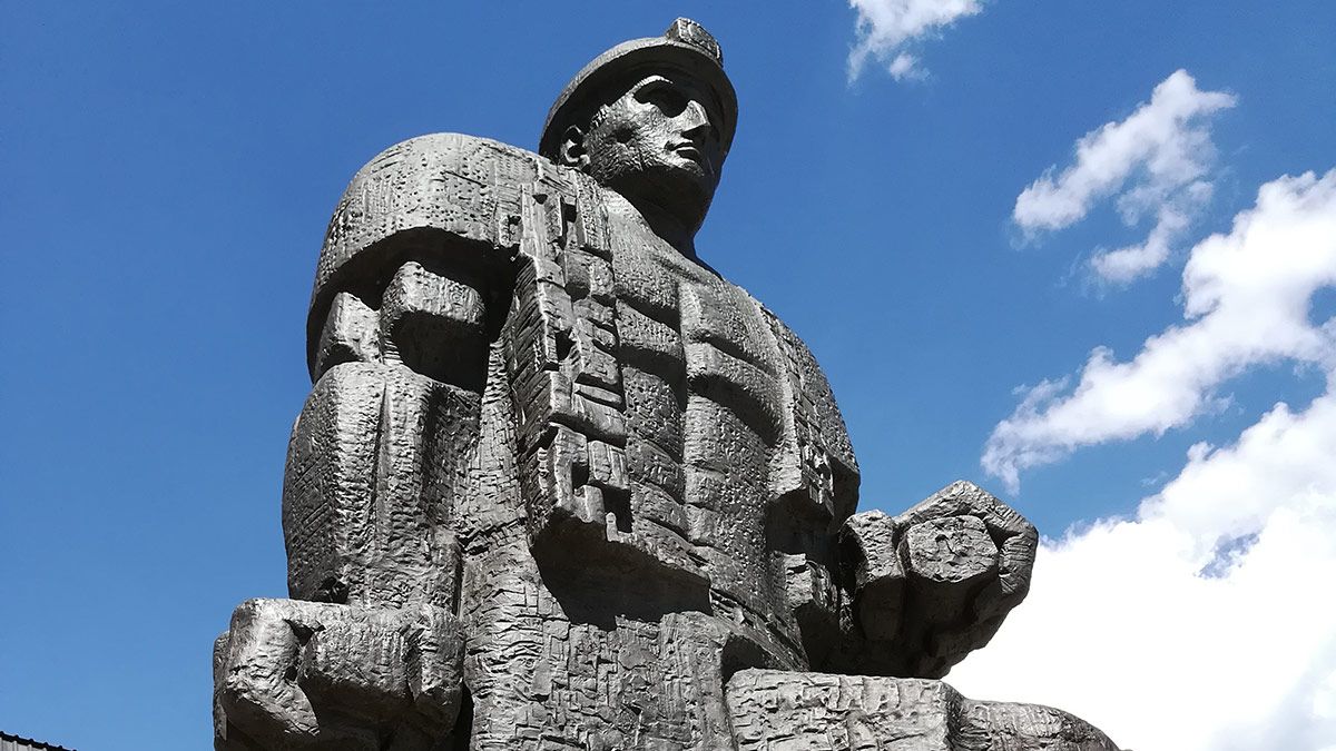 El monumento al minero de Fabero, obra de Higinio Vñázquez. | D.M.