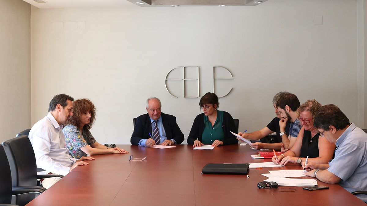 Un momento de la firma del convenio. | L.N.C. Un momento de la firma del convenio. | L.N.C.