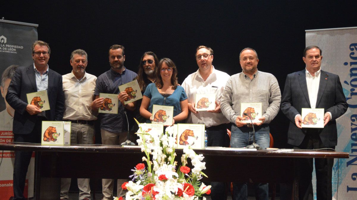 Presentación de la segunda aventura de Xardón en el teatro villafranquino.  FOTOS: A. CARDENAL