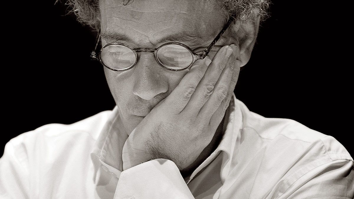 El poeta leonés Juan Carlos Mestre. | ROBÉS