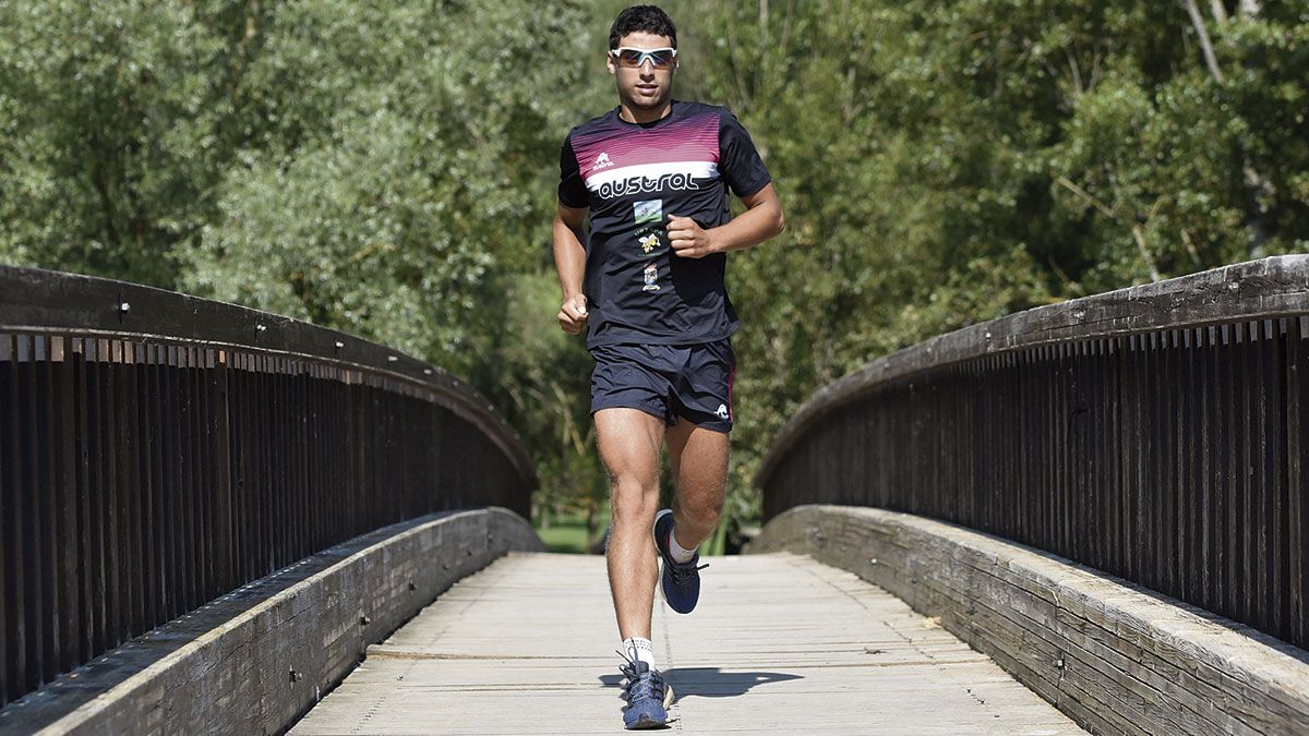 El triatleta dedica entre 25 y 30 horas semanales de entramiento puro. | SAÚL ARÉN El triatleta dedica entre 25 y 30 horas semanales de entramiento puro. | SAÚL ARÉN