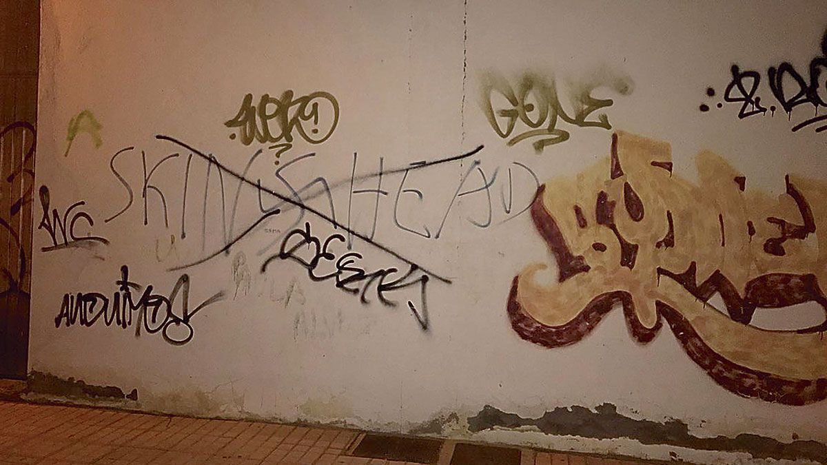 Imagen de grafitis en una fachada de Ponferrada.