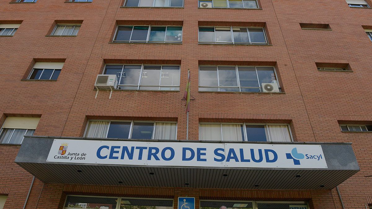 Uno de los centros de salud más importantes del Área de Salud de León es el de José Aguado. | MAURICIO PEÑA Uno de los centros de salud más importantes del Área de Salud de León es el de José Aguado. | MAURICIO PEÑA