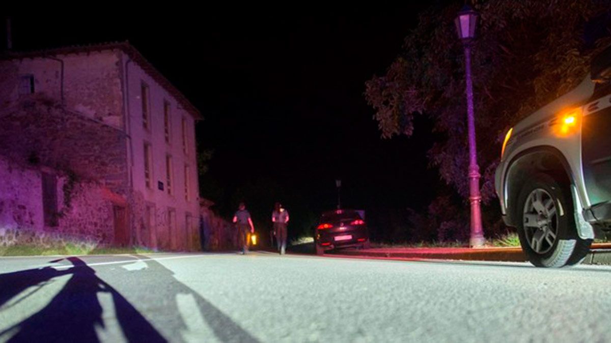 Imagen de los agentes llegando a la casa de Turieno. | ABC