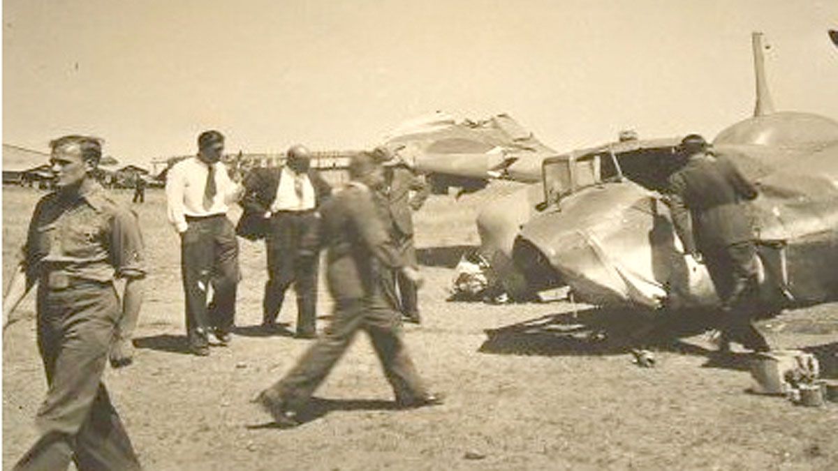Aeródromo de León. restos de avión Heinkel accidentado. Fotografía tomada por soldado alemán de la Legión Cóndor.