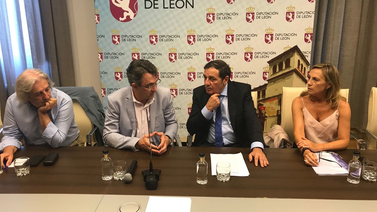 Juan Martínez Majo y Antonio María Sáez Aguado durante la reunión. | L.N.C.