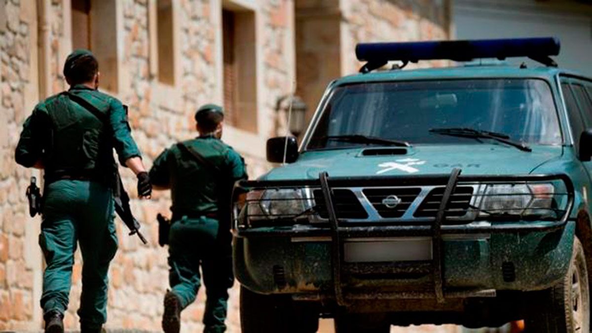 Guardia Civil en Turieno. | ABC.ES