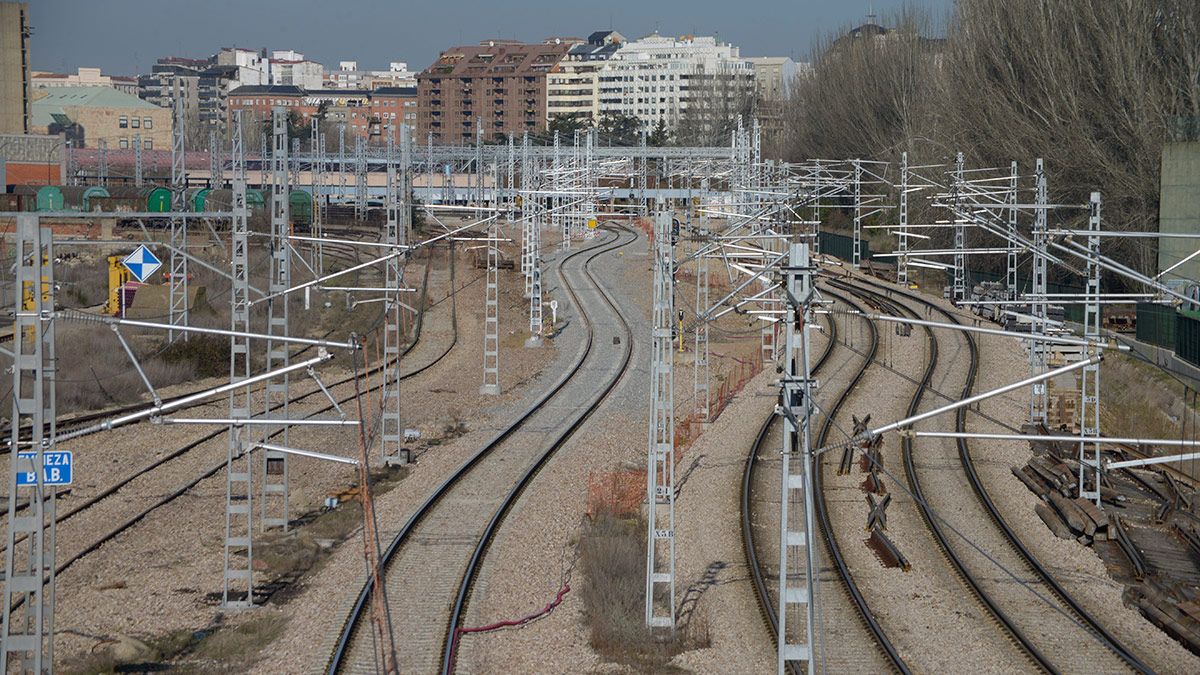 Vías de tren a su paso por León. | MAURICIO PEÑA