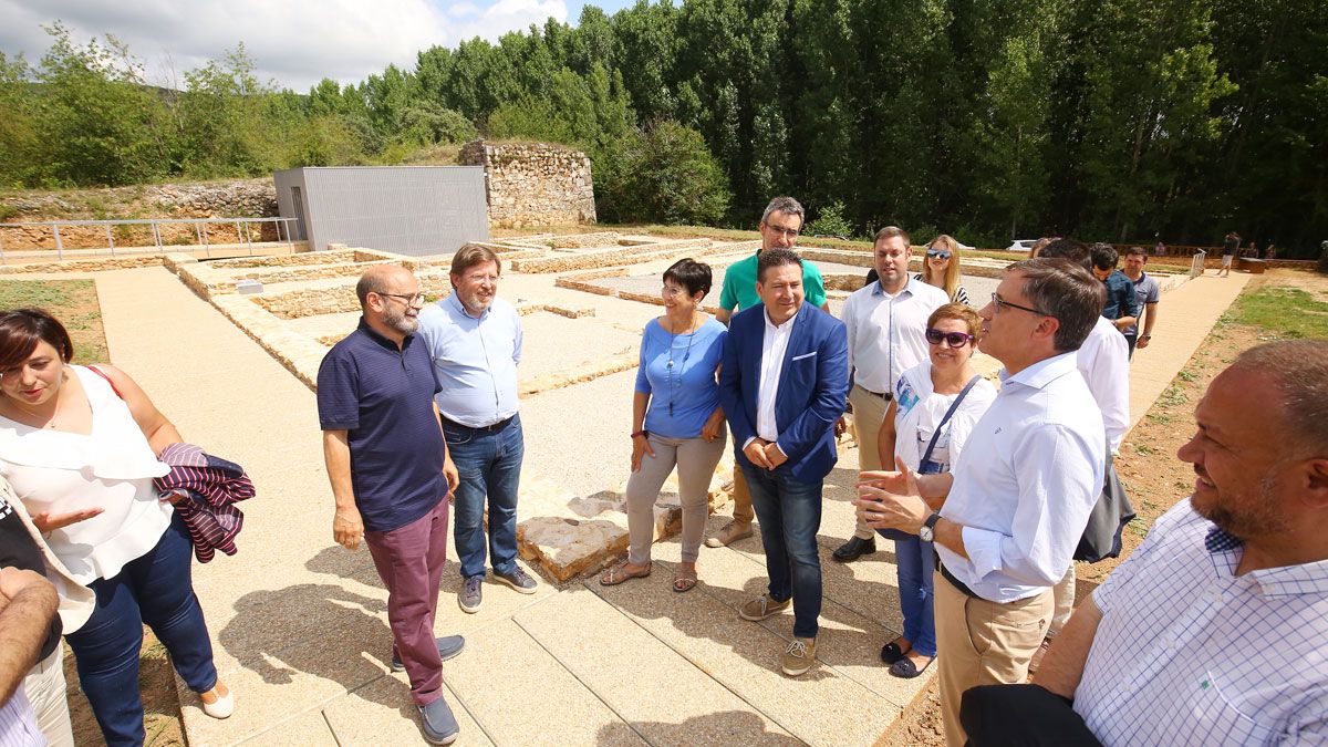 Visita a la domus con el director de Patrimonio. | ICAL Visita a la domus con el director de Patrimonio. | ICAL