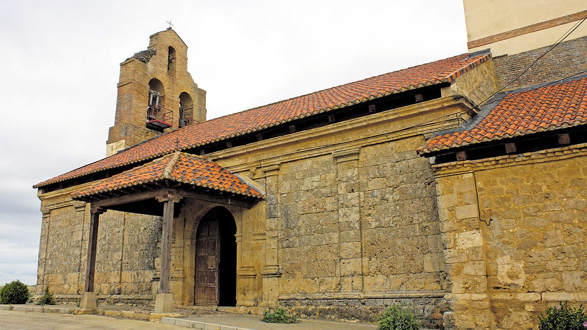 Valdesaz destaca por su impresionante iglesia parroquial, que está dedicada a la Asunción y se dice perteneció al desaparecido monasterio de San Cipriano. | J.R.