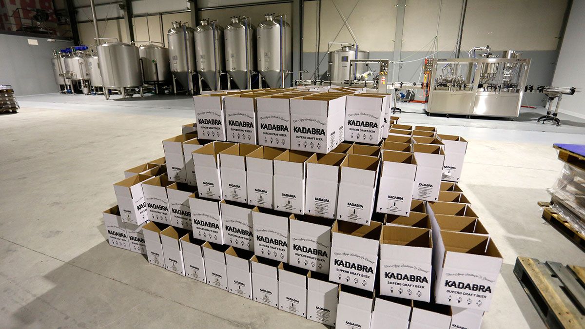 Fábrica de la cerveza leonesa 'Kadabra' situada en el polígono industrial de Villadangos del Páramo. | ICAL