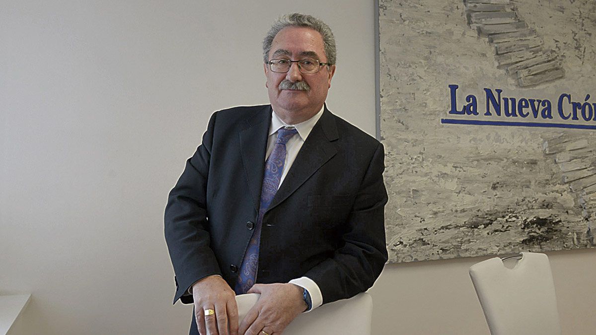 Ángel Rivero lleva unas semanas al frente de la Federación después de un eterno proceso electoral que tuvo a la lucha leonesa dos años en el limbo. | MAURICIO PEÑA Ángel Rivero lleva unas semanas al frente de la Federación después de un eterno proceso electoral que tuvo a la lucha leonesa dos años en el limbo. | MAURICIO PEÑA