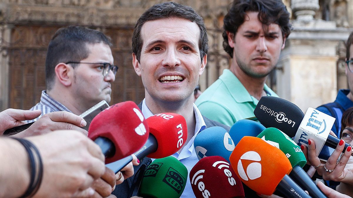 Pablo Casado en su visita a León al comienzo de la campaña electoral para presidir el PP. | ICAL