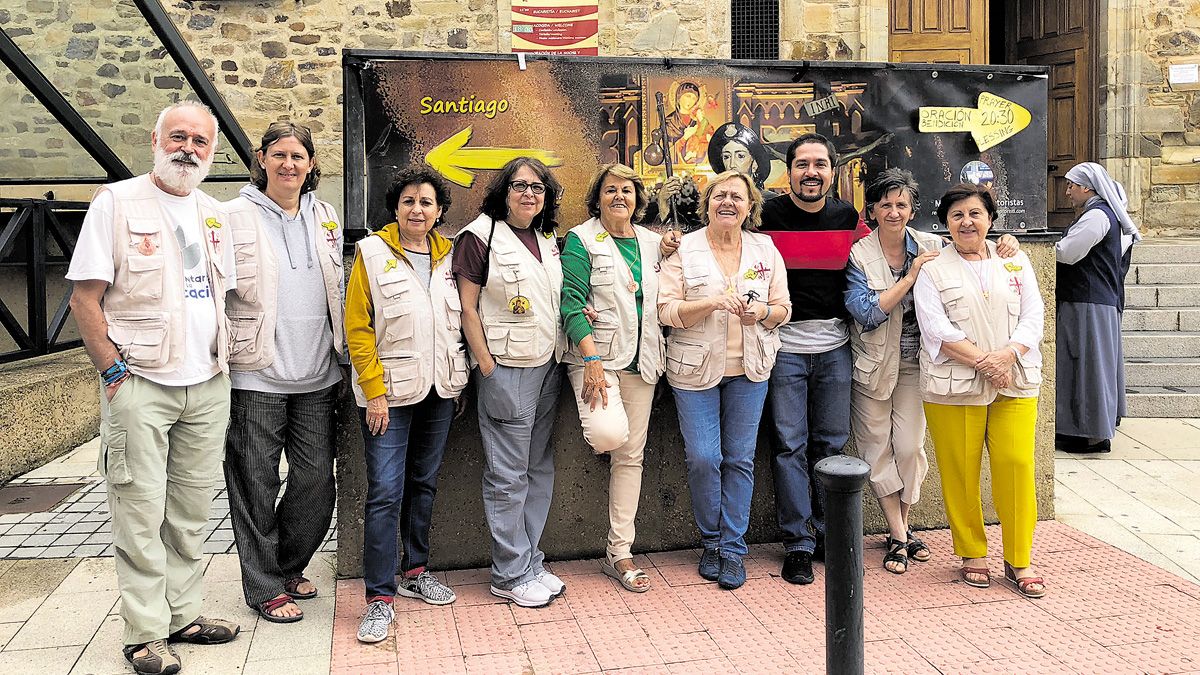 Los actuales voluntarios de la Casa de San Alfonso. | PATRICIA FERRERO