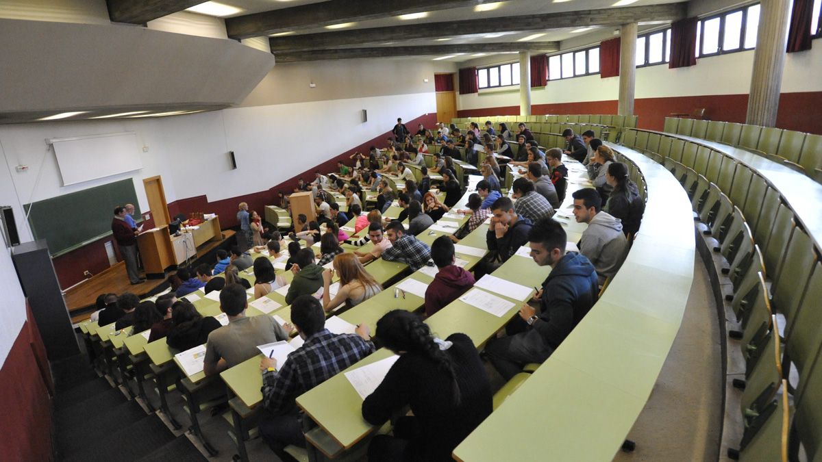 Las mujeres predominan en estudios de Ciencias de la Salud. | M.PEÑA Las mujeres predominan en estudios de Ciencias de la Salud. | M.PEÑA