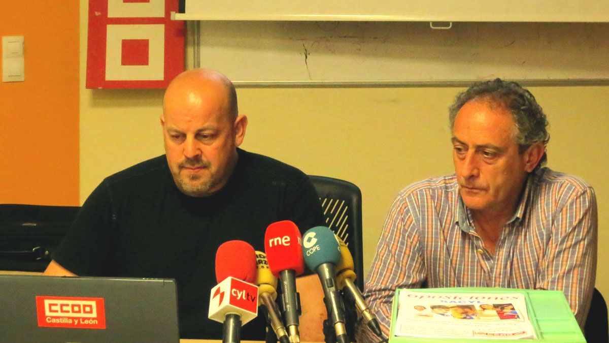 Alberto Canosa y Juan Manuel Moreno, en la rueda de prensa de ayer. | L.N.C. Alberto Canosa y Juan Manuel Moreno, en la rueda de prensa de ayer. | L.N.C.
