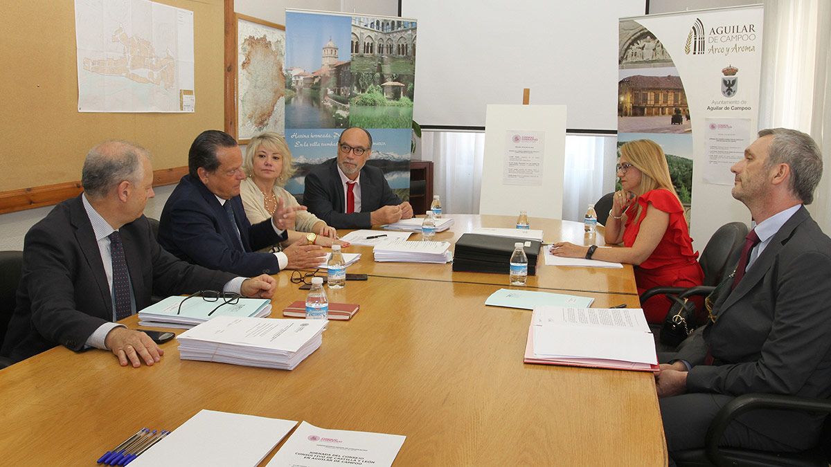 El Consejo Consultivo de Castilla y León celebra su Plenario en la localidad palentina de Aguilar de Campoo, con motivo de la celebración de 'Mons Dei' en la villa. | ICAL