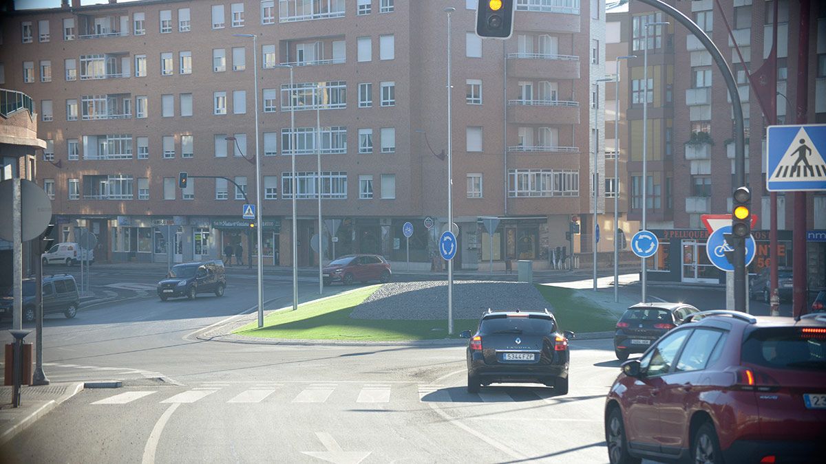 Las obras de asfaltado se iniciarán en la rotonda del Lidl. | MAURICIO PEÑA