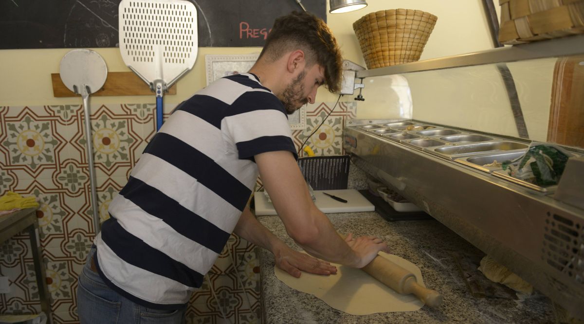 Los servicios copan ocho de cada diez contratos que firman los jóvenes de la provincia. | MAURICIO PEÑA