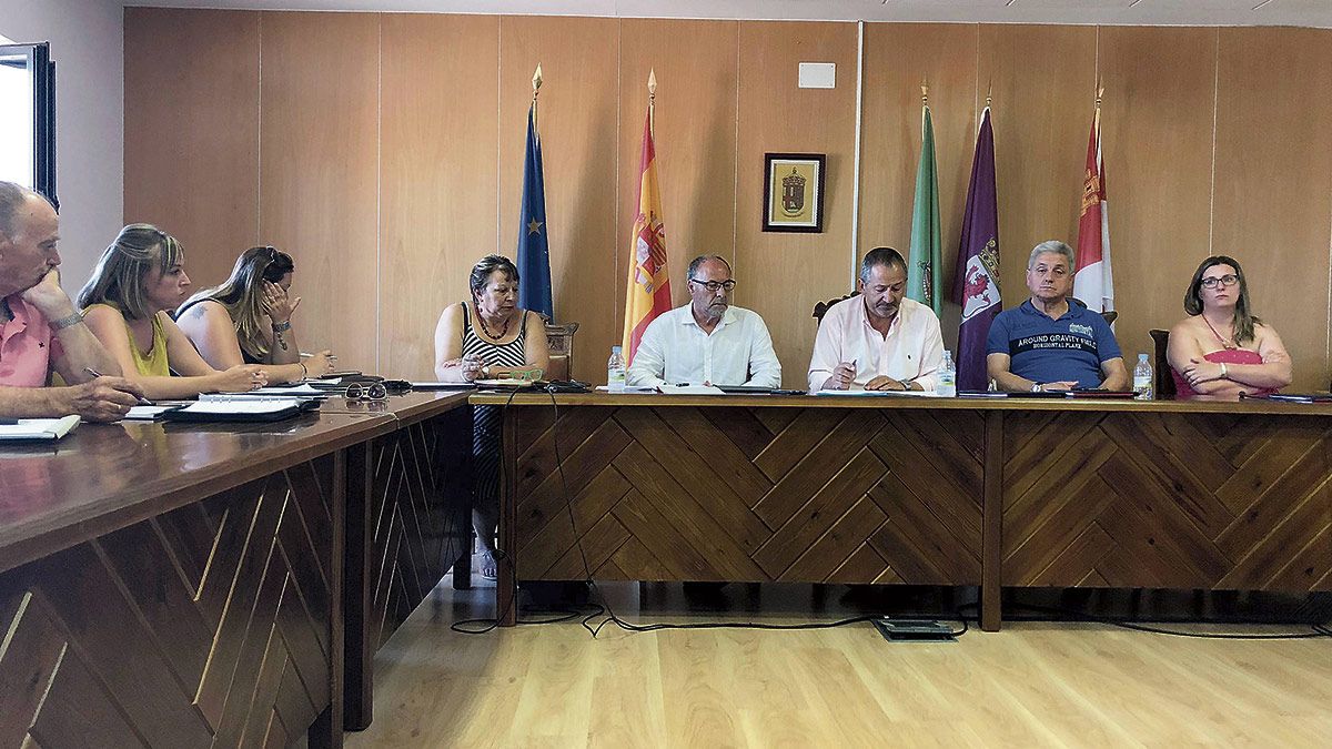Un momento del Pleno celebrado este lunes en Villarejo. | P.F.