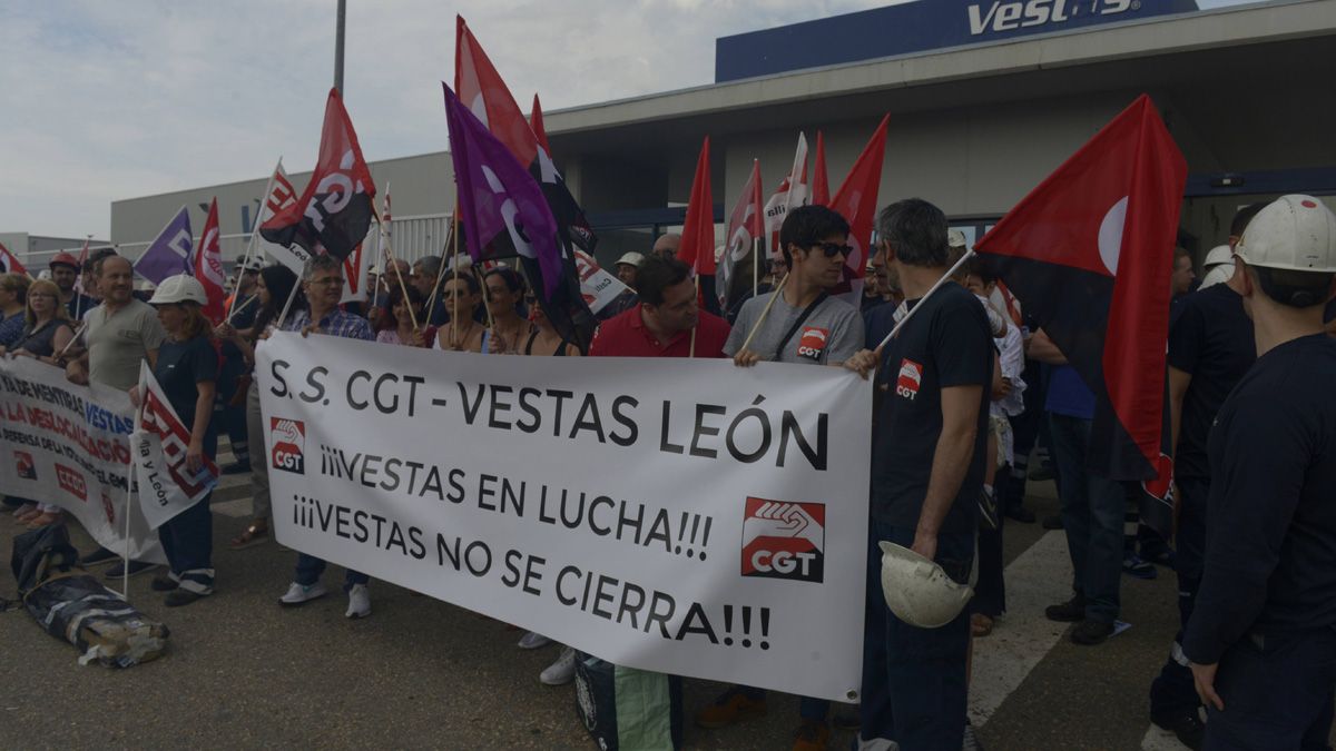 Una de las protestas se los trabajadores de Vestas en León. | MAURICIO PEÑA
