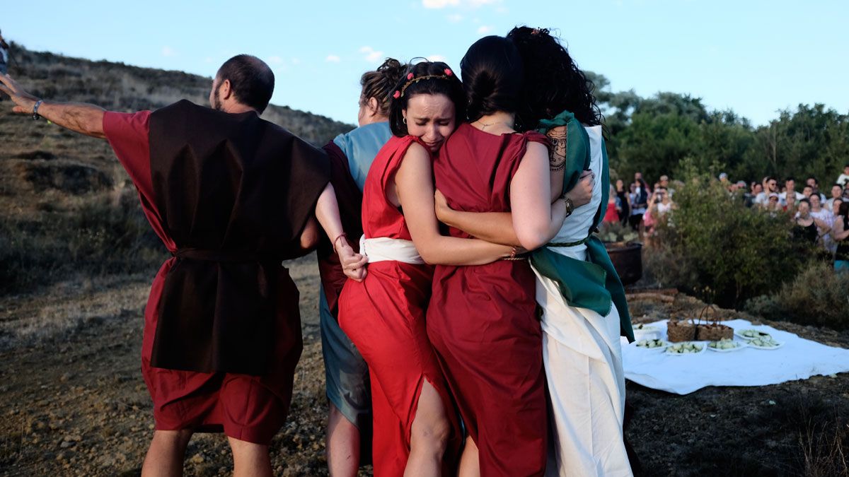 Actores de La Trébede protagonizaron la ruta teatralizada. | DANIEL MARTÍN