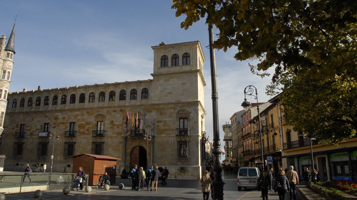 Imagen del Palacio de los Guzmanes, sede de la Diputación. | MAURICIO PEÑA